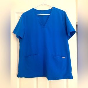 Fig’s women’s royal blue casma three pocket scrub top size XL